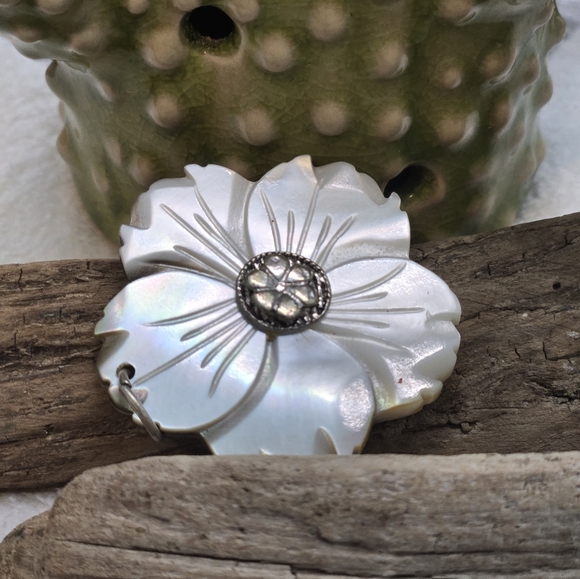Vintage MOP Pendant - Picture 1 of 5